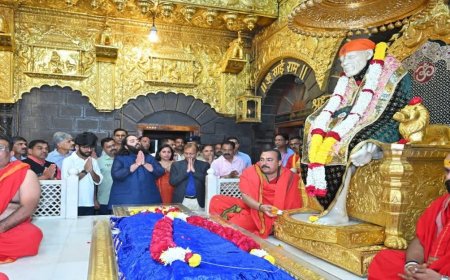 शिर्डीत अनंत अंबानींचं साई दर्शन; पाच कोटींची देणगी अर्पण