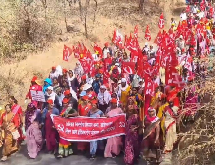 अकोलेतून अहिल्यानगरकडे ‘लाल वादळ’; शेतकरी–कामगारांचा लाँगमार्च सुरू