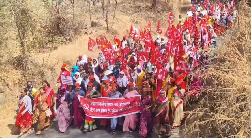 अकोलेतून अहिल्यानगरकडे ‘लाल वादळ’; शेतकरी–कामगारांचा लाँगमार्च सुरू