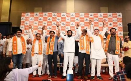 Maharashtra Politics | ठाकरे गटाला मोठा धक्का! लोकसभा अध्यक्षांकडून सहा फुटीर खासदारांच्या गटाला मान्यता!