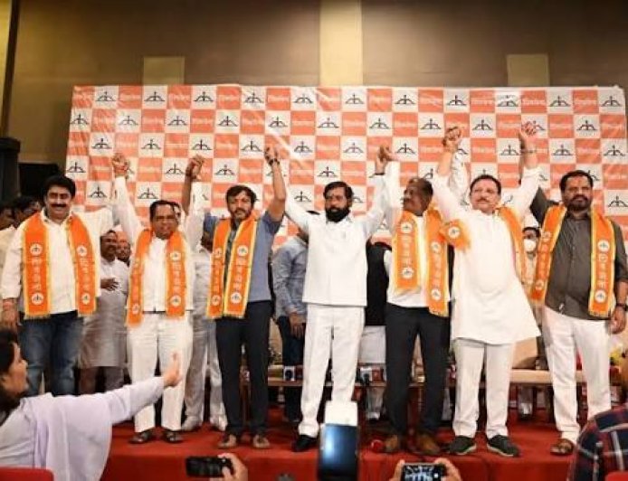 Maharashtra Politics | ठाकरे गटाला मोठा धक्का! लोकसभा अध्यक्षांकडून सहा फुटीर खासदारांच्या गटाला मान्यता!